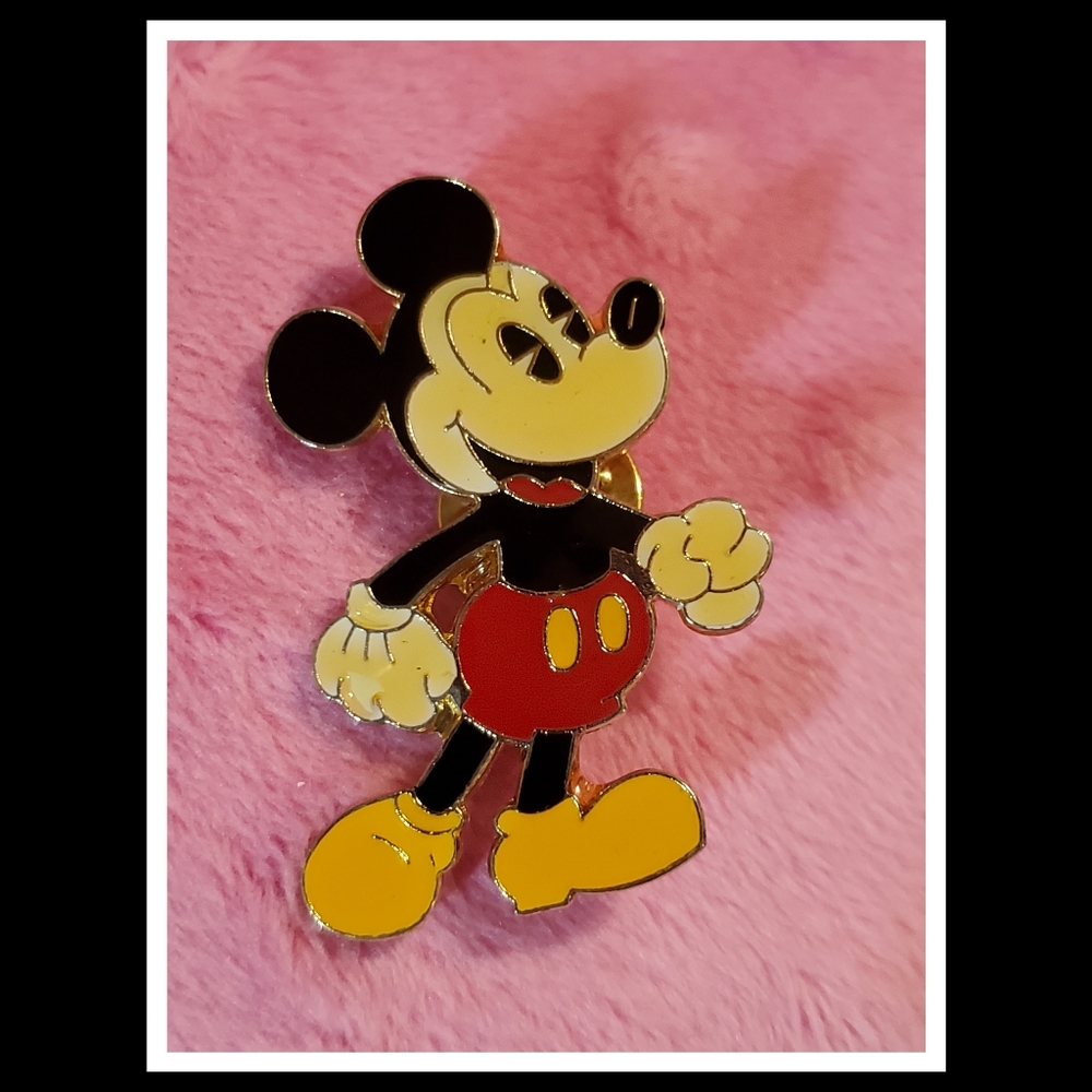 3/$18 ~ Disney Mickey Mouse Tack Pin